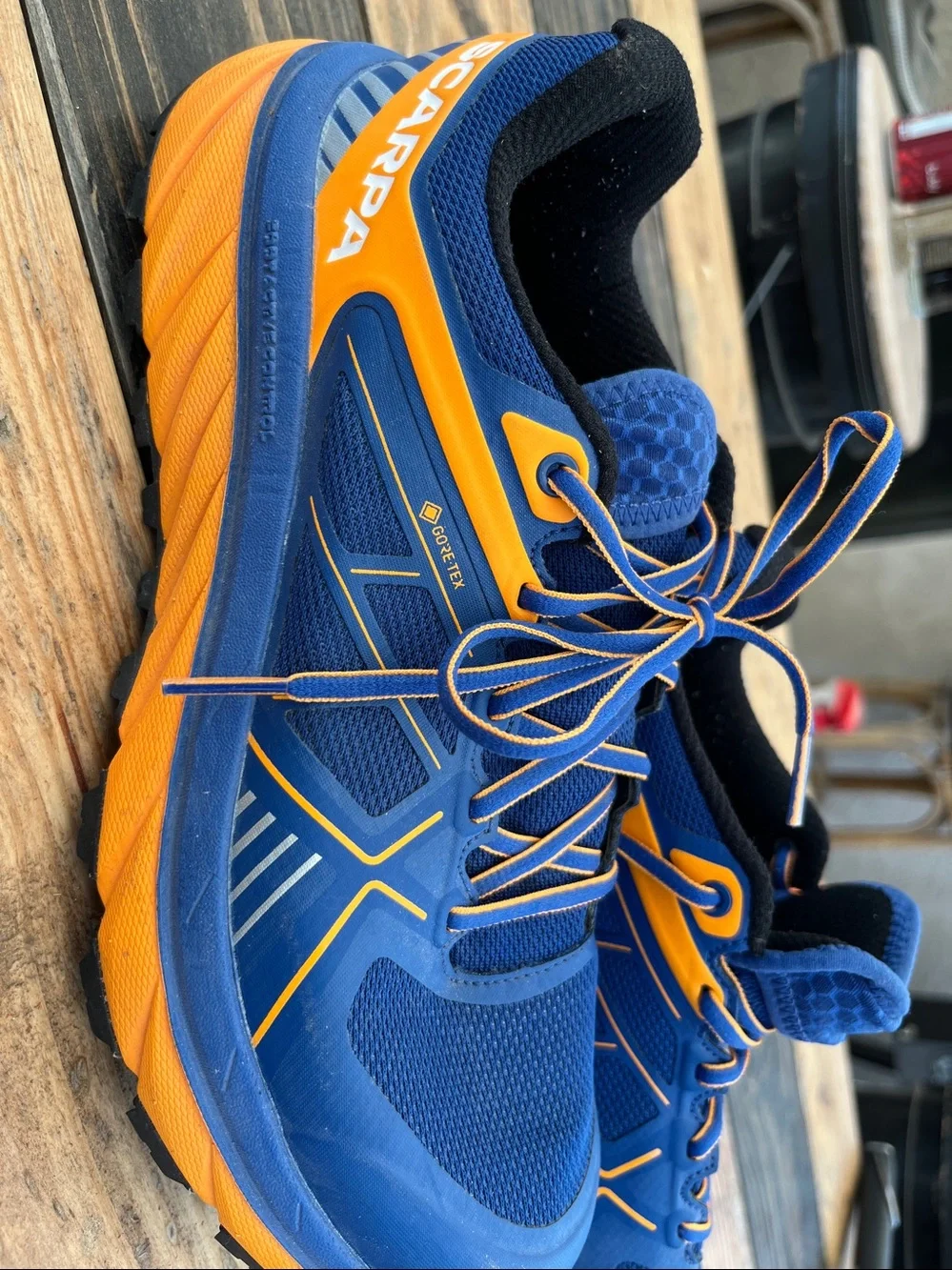 Scarps spin infinity size 40.5 woman.